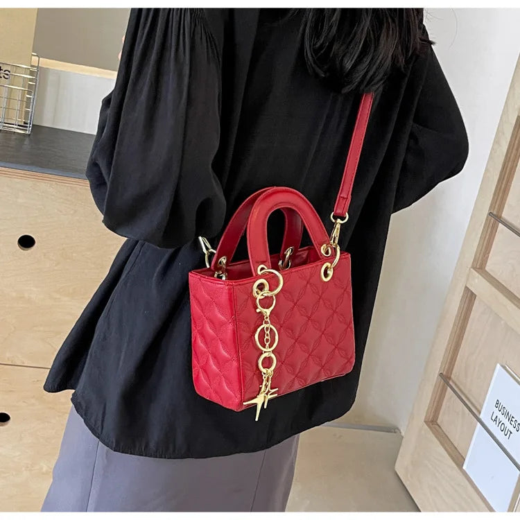 Quilted Pattern Solid Color Pu Handbag With Pendant Decoration, Versatile Noble Women's Crossbody Bag, Fashionable Handbag