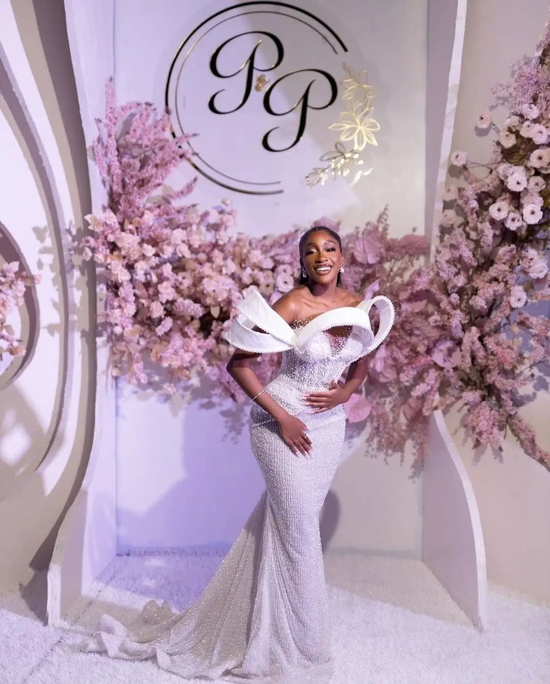 Customized Pearls Wedding Dresses Sequins Mermaid Bridal Gowns Beading Customized Slim Princess Sweep Train Bride Dress Vestidos
