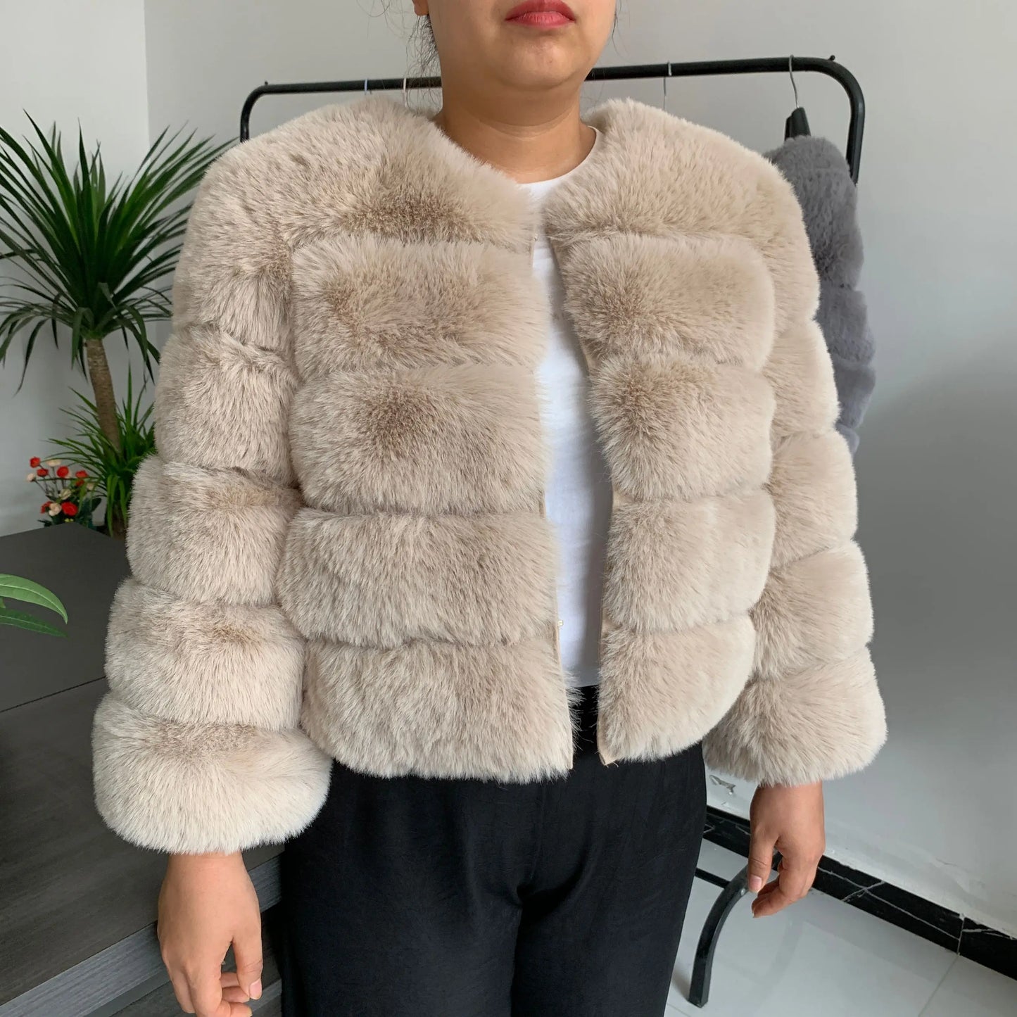 Damenmode Kunstpelzmantel superheiß Herbst Winter Damen kurze Kunstfuchsjacke flauschig hohe Qualität 7XL Damen Pelzmäntel