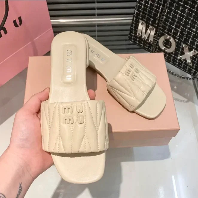 Designer Women's high quality flat leather non-slip slippers Summer triangle printed slippers Comfortable casual beach sandals