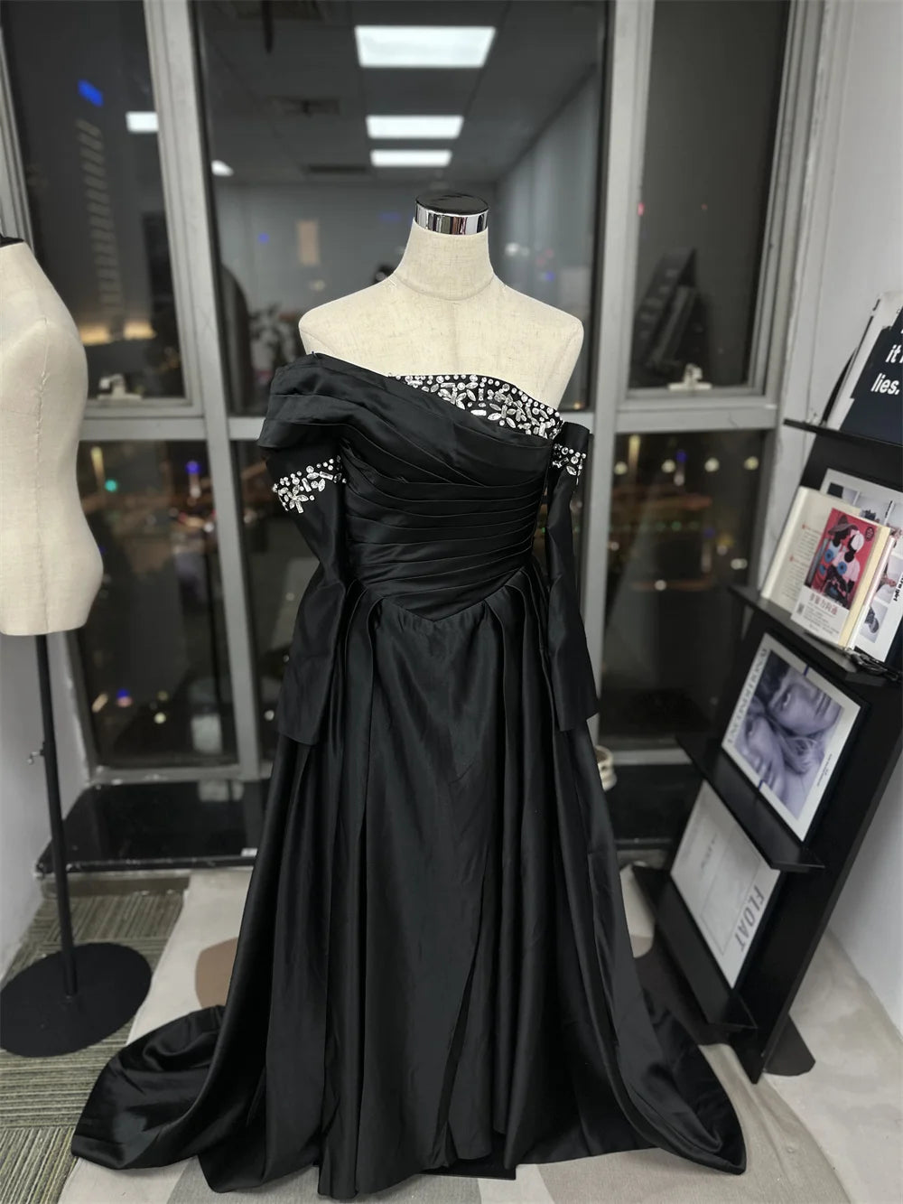 Bella Black Satin Beaded Robes De Soirée One Shoulder A-line Prom Dresses Customized Long Sleeves Floor-length Wedding Dress