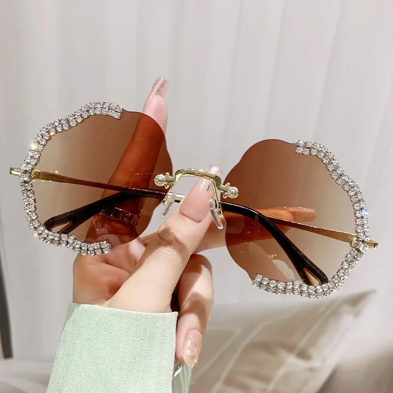 2024 New Metal Frame Flower Designer Women Trendy Fashion Cutting Lens Ladies Street Photography Woman's Shades Sunglasses