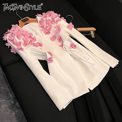 TWOTWINSTYLE Sweet Spliced Appliques Blazers For Women V Neck Long Sleeve Spring Temperament Coat Female Fashion New KJA533232