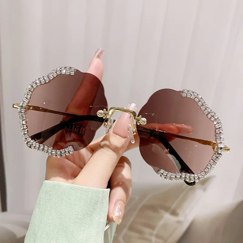 2024 New Metal Frame Flower Designer Women Trendy Fashion Cutting Lens Ladies Street Photography Woman's Shades Sunglasses