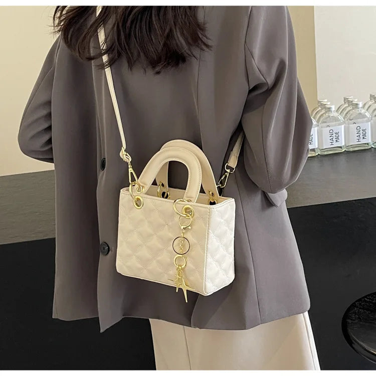 Quilted Pattern Solid Color Pu Handbag With Pendant Decoration, Versatile Noble Women's Crossbody Bag, Fashionable Handbag