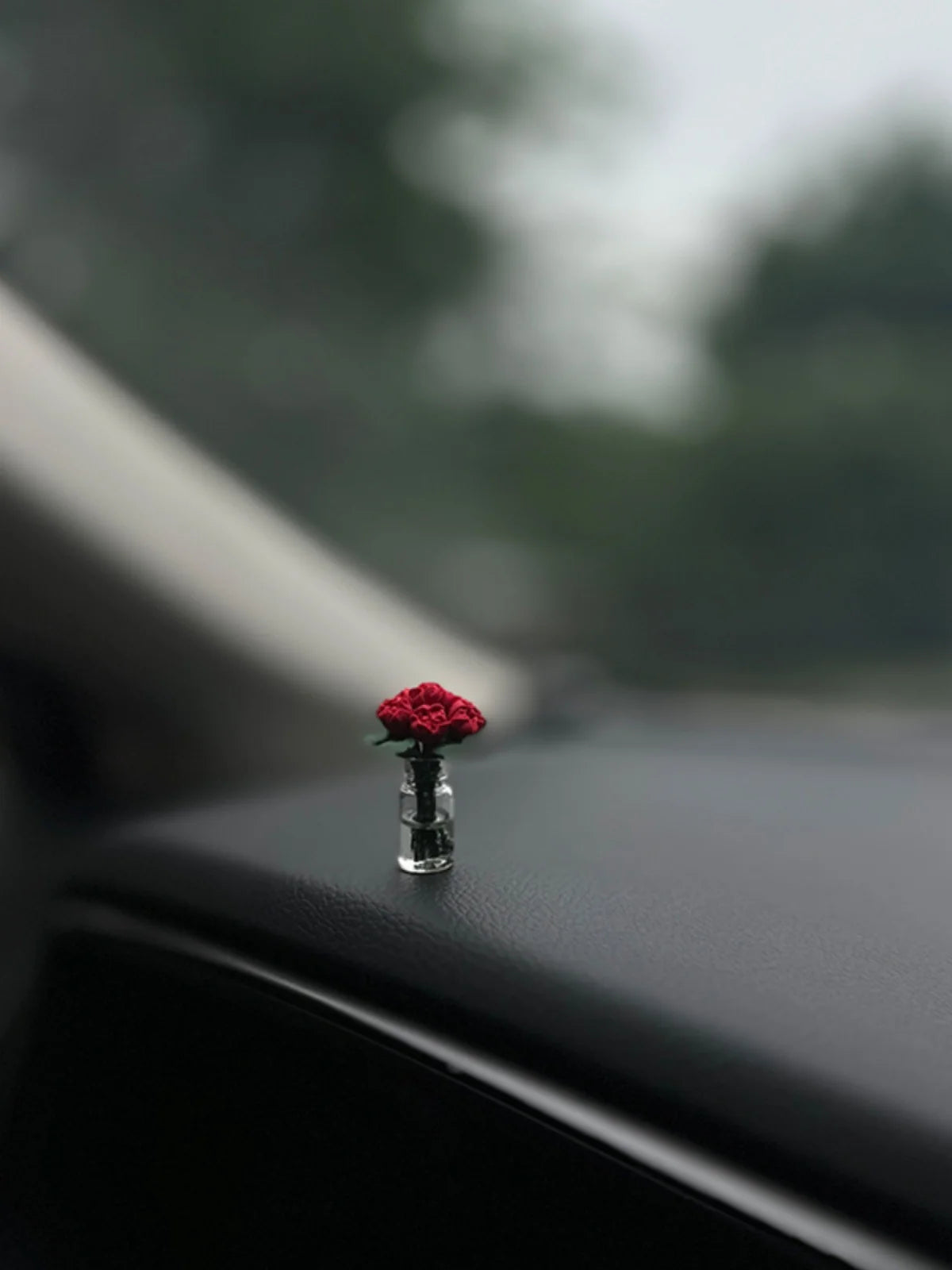 Dainty roses car center console window ornament mini cure car accessories ladies car personality beautiful interior ornaments