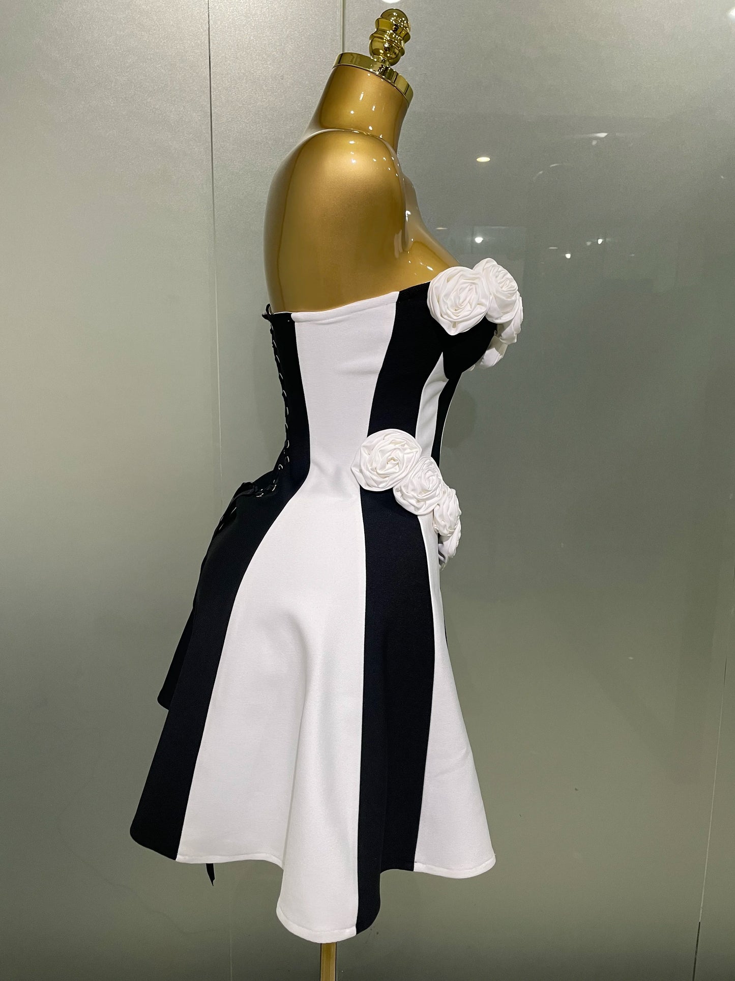 2025New Women Flower Decoration Strapless Black White Stripe Bandage Short Dress Cocktail Party Elegant Evening Club Party Dress