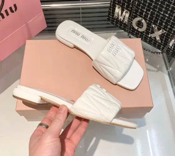Designer Women's high quality flat leather non-slip slippers Summer triangle printed slippers Comfortable casual beach sandals