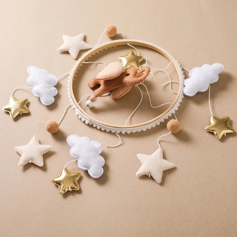 Crib Mobile Bed Bell Wooden Baby Rattles Soft Felt Cartoon Animal Bed Bell Newborn Music Box Hanging Toy Crib Bracket Baby Gifts