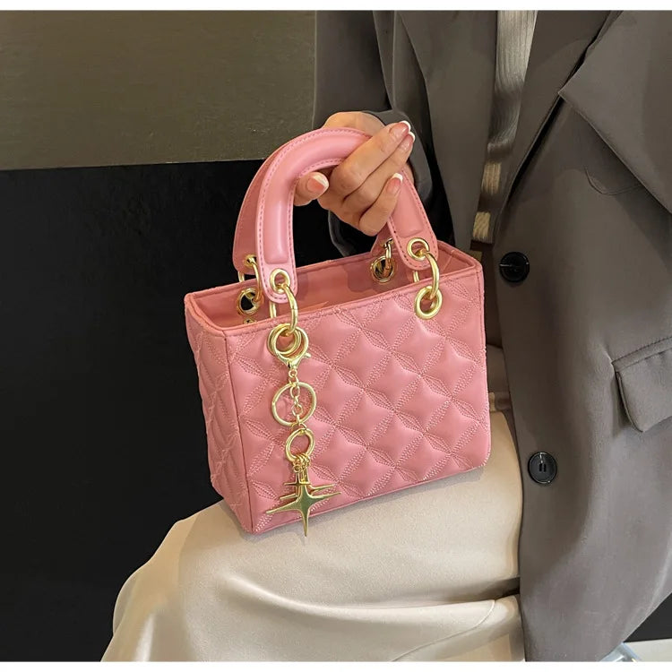 Quilted Pattern Solid Color Pu Handbag With Pendant Decoration, Versatile Noble Women's Crossbody Bag, Fashionable Handbag
