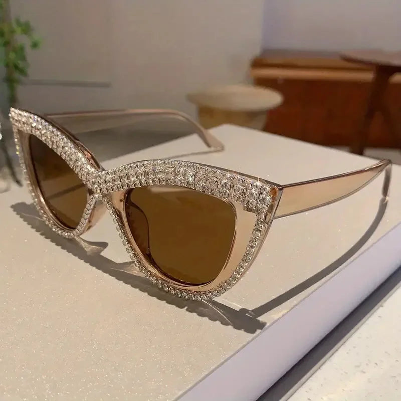 Flower Cat Eye Retro Rhinestones Sun Glasses for Women Elegant Fashion Men Trend Brand Designer Outdoor Party Shades Eyewear