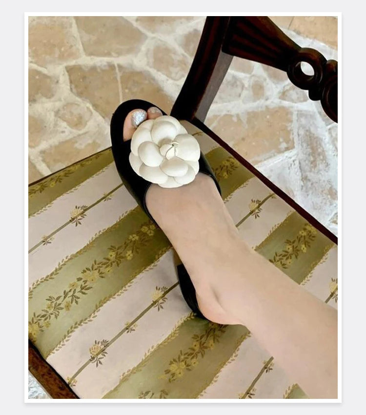 2025 Spring/Summer New Beach Vacation One Word Open Toed Flat Bottom Outerwear Camellia Slippers for Women